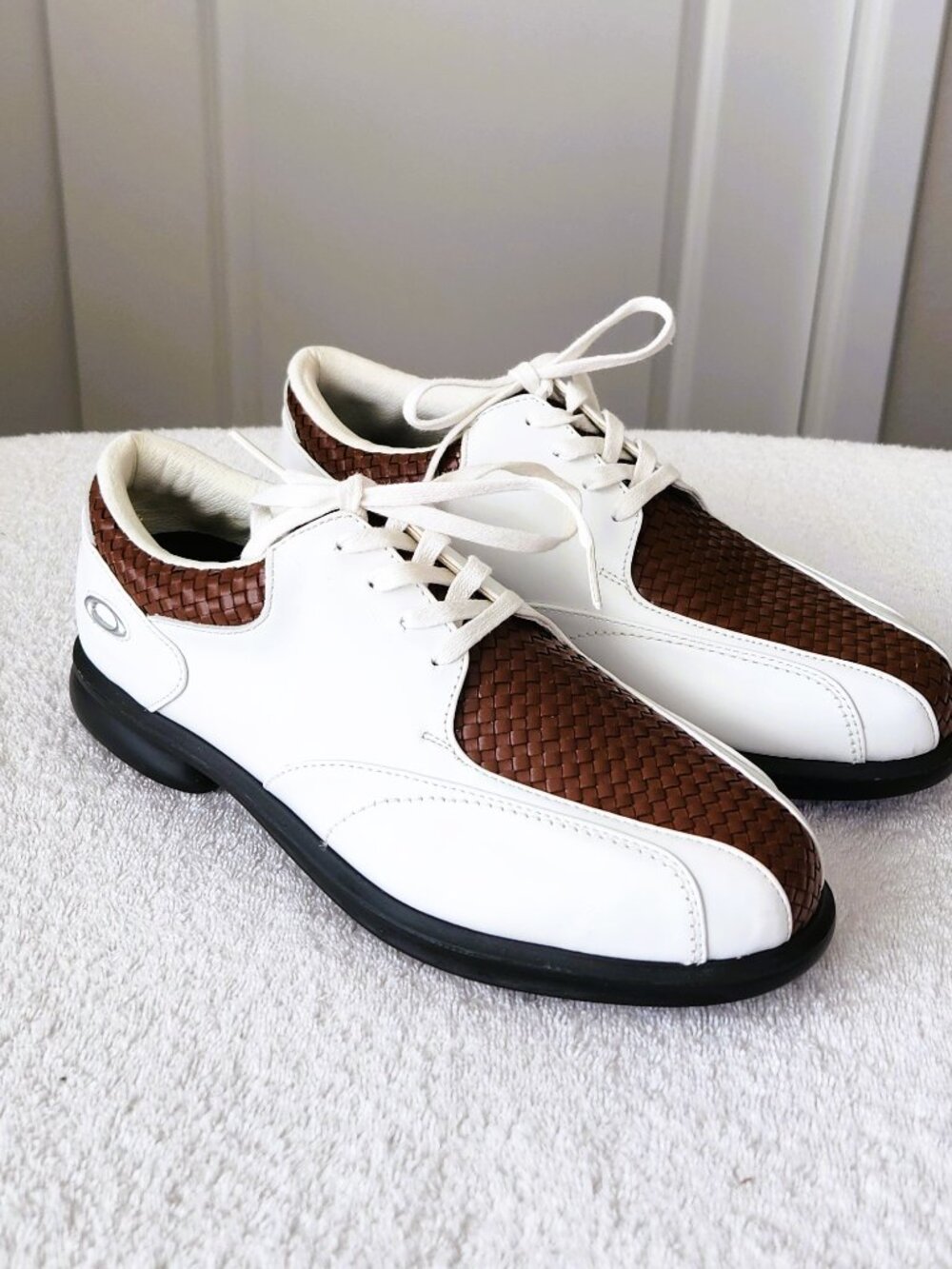Oakley Women's Golf Shoes White Brown Leather Woven Soft Spike Size 7.5 EU 39